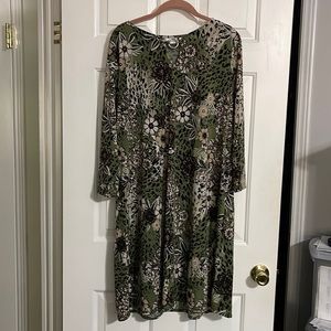 Excellent Condition Smoke Free Home print a line dress